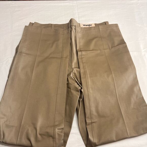 Men’s New Wrangler Riata Khakis pants - Picture 6 of 7